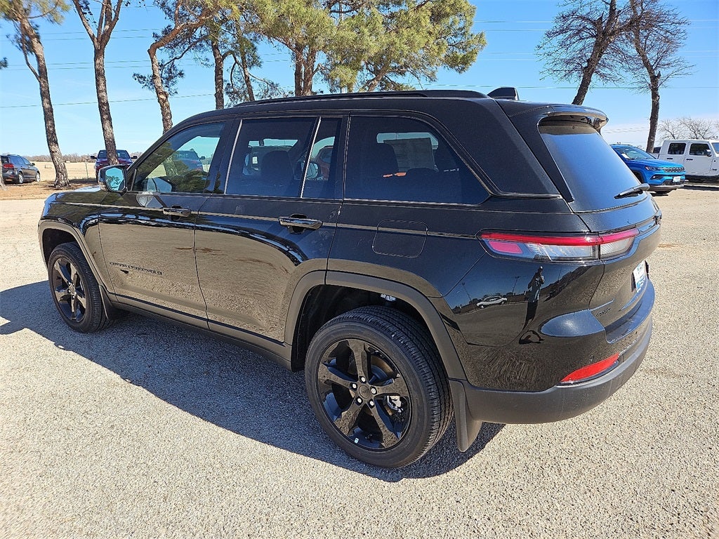 2025 Jeep Grand Cherokee Laredo