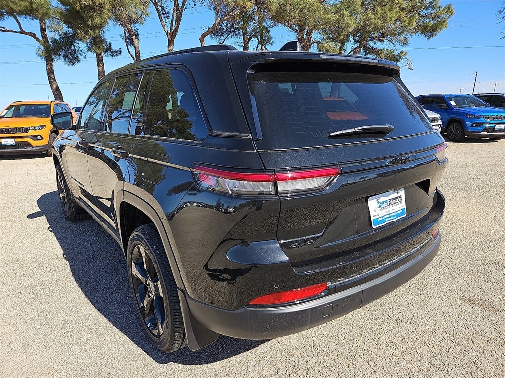 2025 Jeep Grand Cherokee Laredo