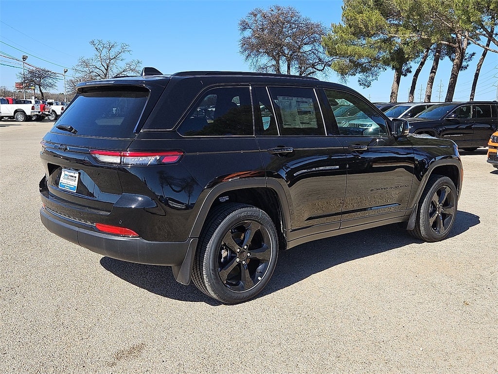 2025 Jeep Grand Cherokee Laredo