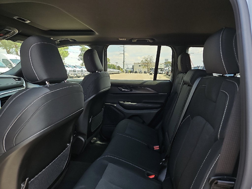 2027 Jeep Grand Cherokee Laredo X