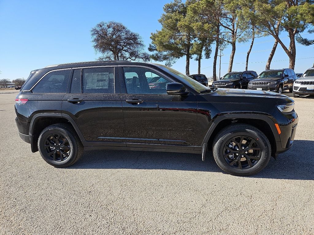 2026 Jeep Grand Cherokee Laredo