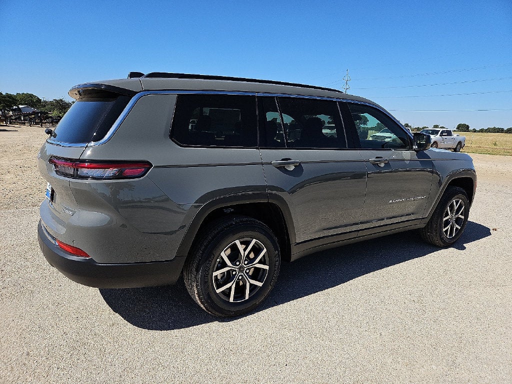 2027 Jeep Grand Cherokee GRAND CHEROKEE L LAREDO X 4X2