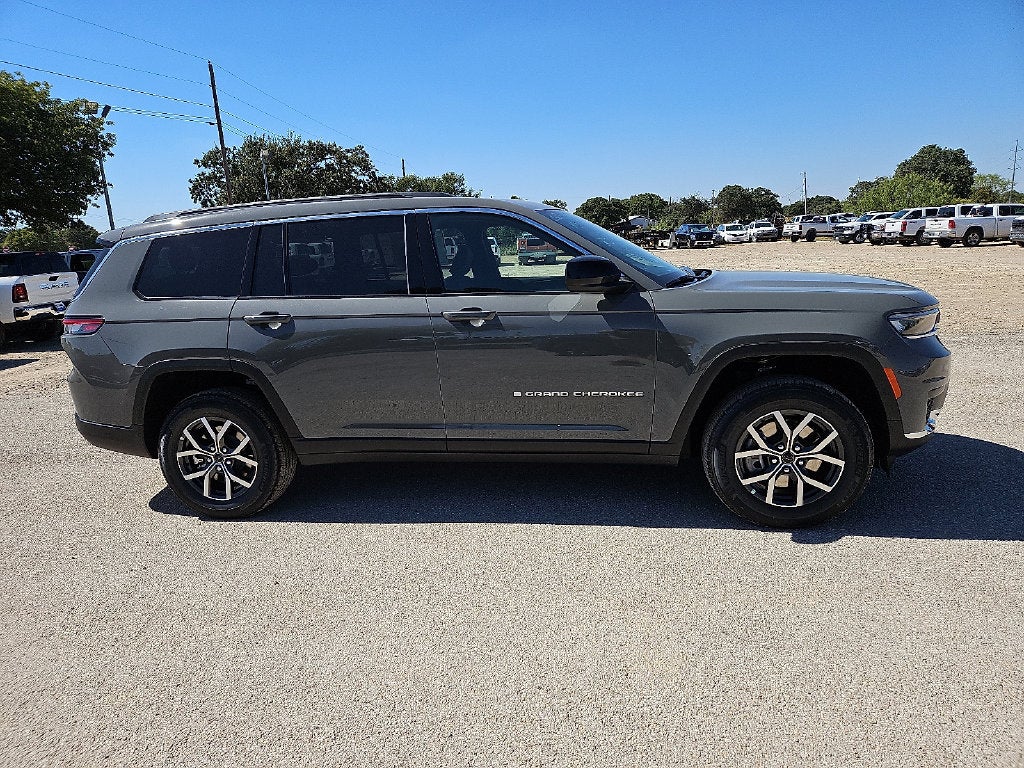 2027 Jeep Grand Cherokee GRAND CHEROKEE L LAREDO X 4X2