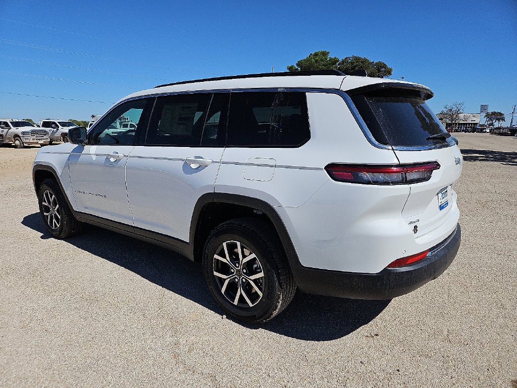 2027 Jeep Grand Cherokee GRAND CHEROKEE L LAREDO X 4X4