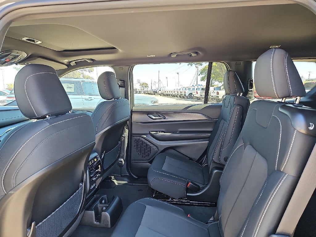 2027 Jeep Grand Cherokee GRAND CHEROKEE L LAREDO X 4X4