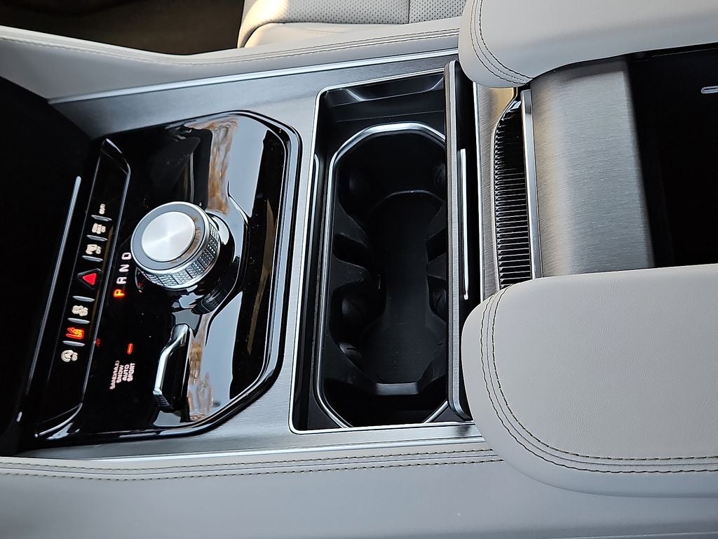 2026 Jeep Grand Wagoneer L 4x4