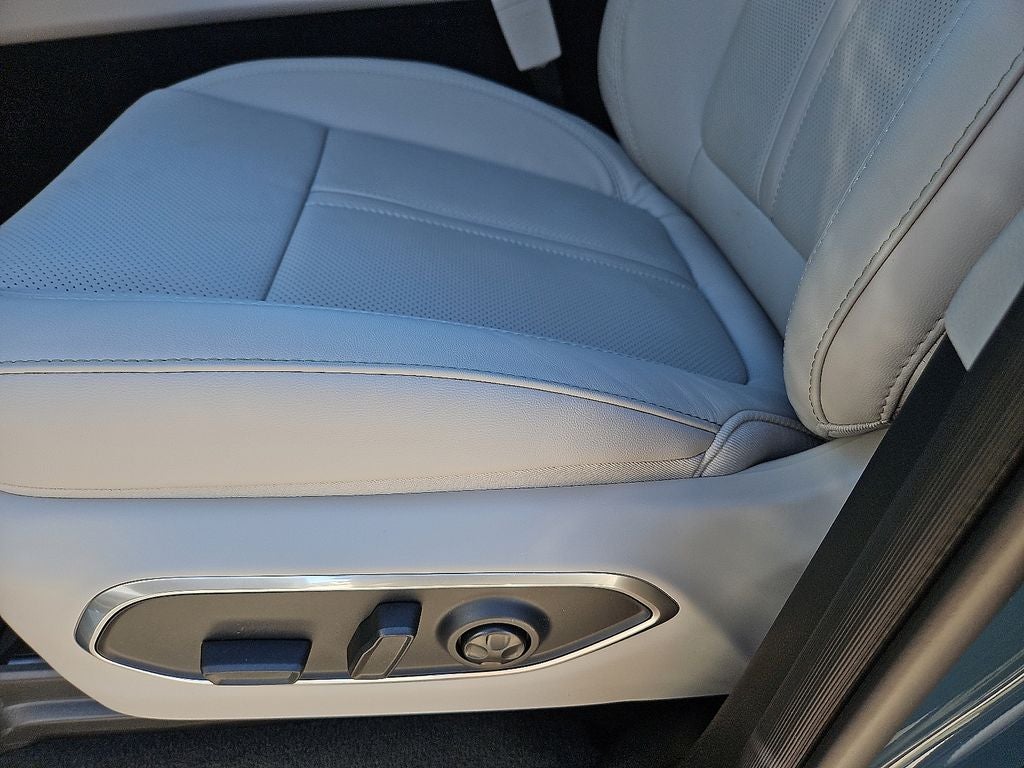 2026 Jeep Grand Wagoneer L 4x4