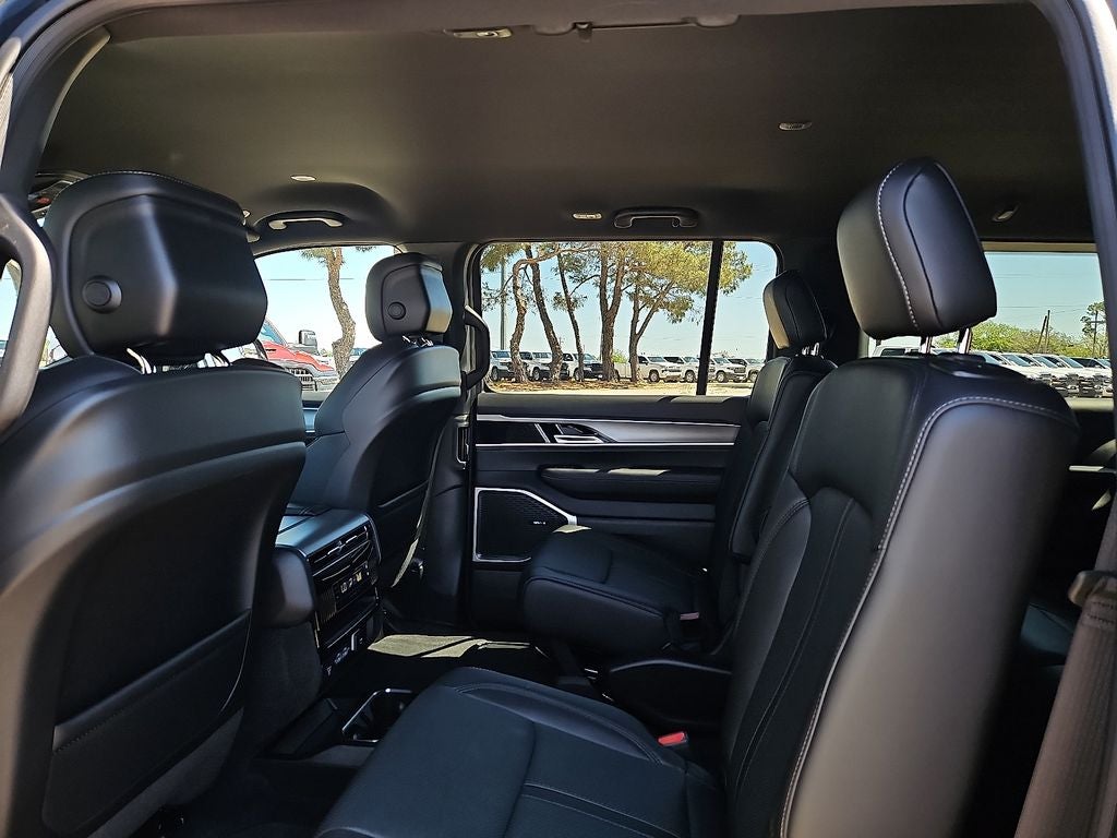 2026 Jeep Grand Wagoneer L 4x4