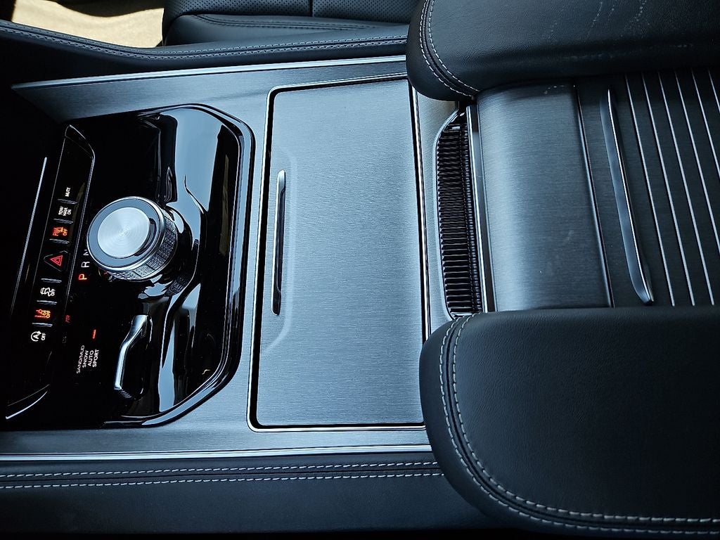 2026 Jeep Grand Wagoneer L 4x4