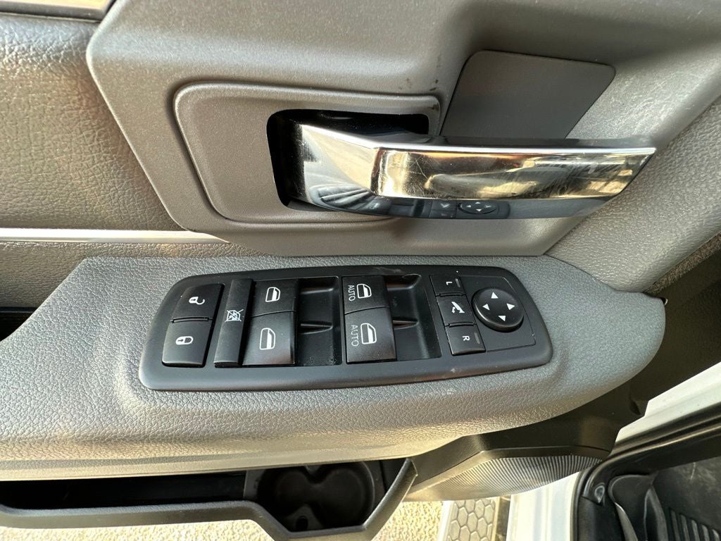 2020 RAM 1500 Classic SLT Crew Cab 4x2 6'4' Box