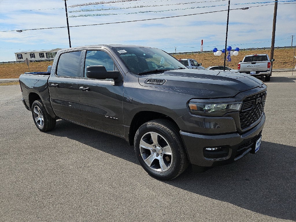 2027 RAM Ram 1500 RAM 1500 EXPRESS CREW CAB 4X2 5'7' BOX