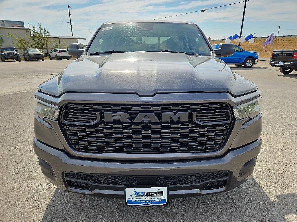2027 RAM Ram 1500 RAM 1500 EXPRESS CREW CAB 4X2 5'7' BOX
