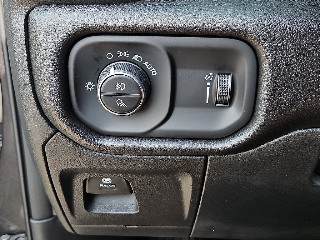2027 RAM Ram 1500 RAM 1500 EXPRESS CREW CAB 4X2 5'7' BOX