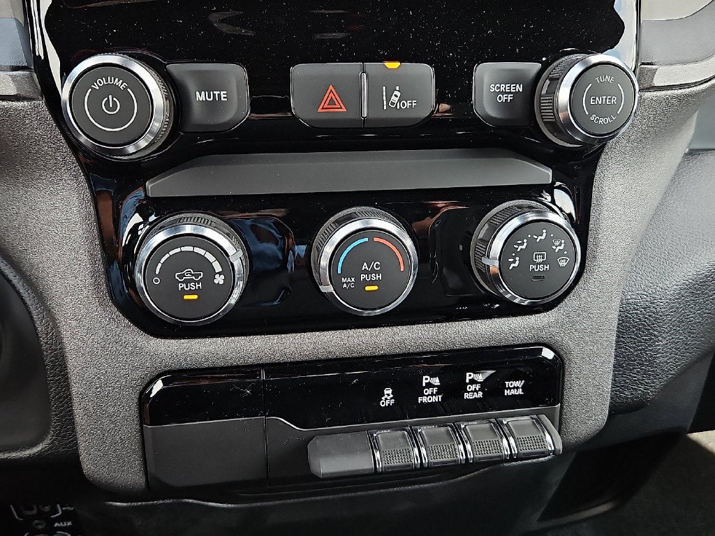 2027 RAM Ram 1500 RAM 1500 EXPRESS CREW CAB 4X2 5'7' BOX