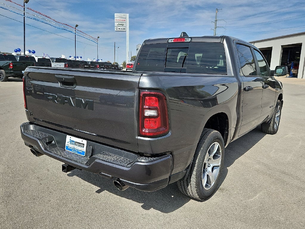 2027 RAM Ram 1500 RAM 1500 EXPRESS CREW CAB 4X2 5'7' BOX