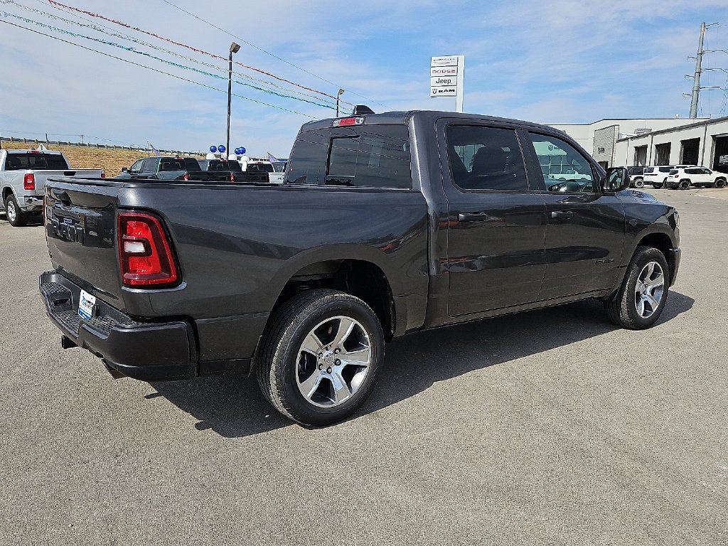 2027 RAM Ram 1500 RAM 1500 EXPRESS CREW CAB 4X2 5'7' BOX