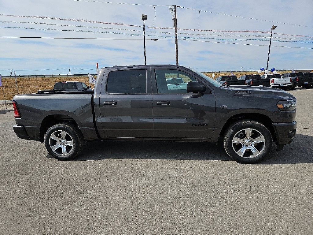 2027 RAM Ram 1500 RAM 1500 EXPRESS CREW CAB 4X2 5'7' BOX
