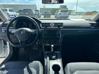 2016 Volkswagen Passat 1.8T SE