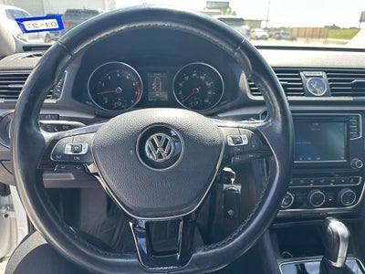 2016 Volkswagen Passat 1.8T SE