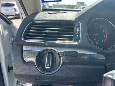 2016 Volkswagen Passat 1.8T SE