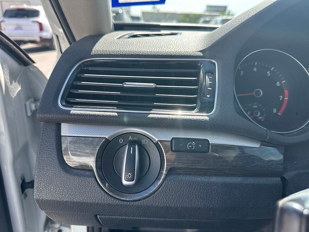2016 Volkswagen Passat 1.8T SE