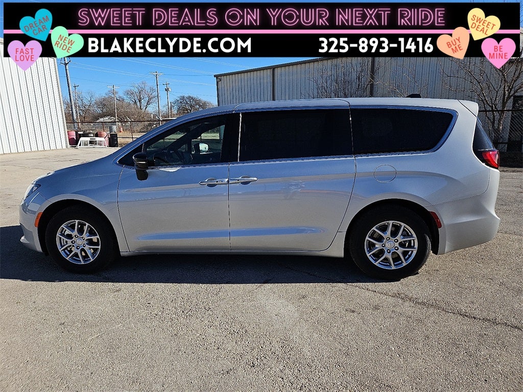 2026 Chrysler Voyager LX