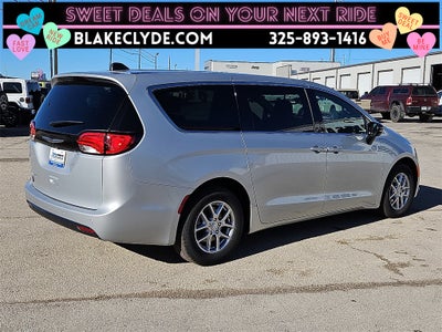 2026 Chrysler Voyager LX
