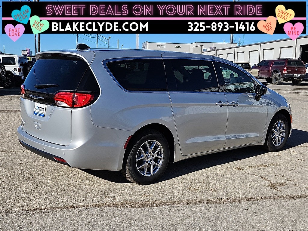 2026 Chrysler Voyager LX