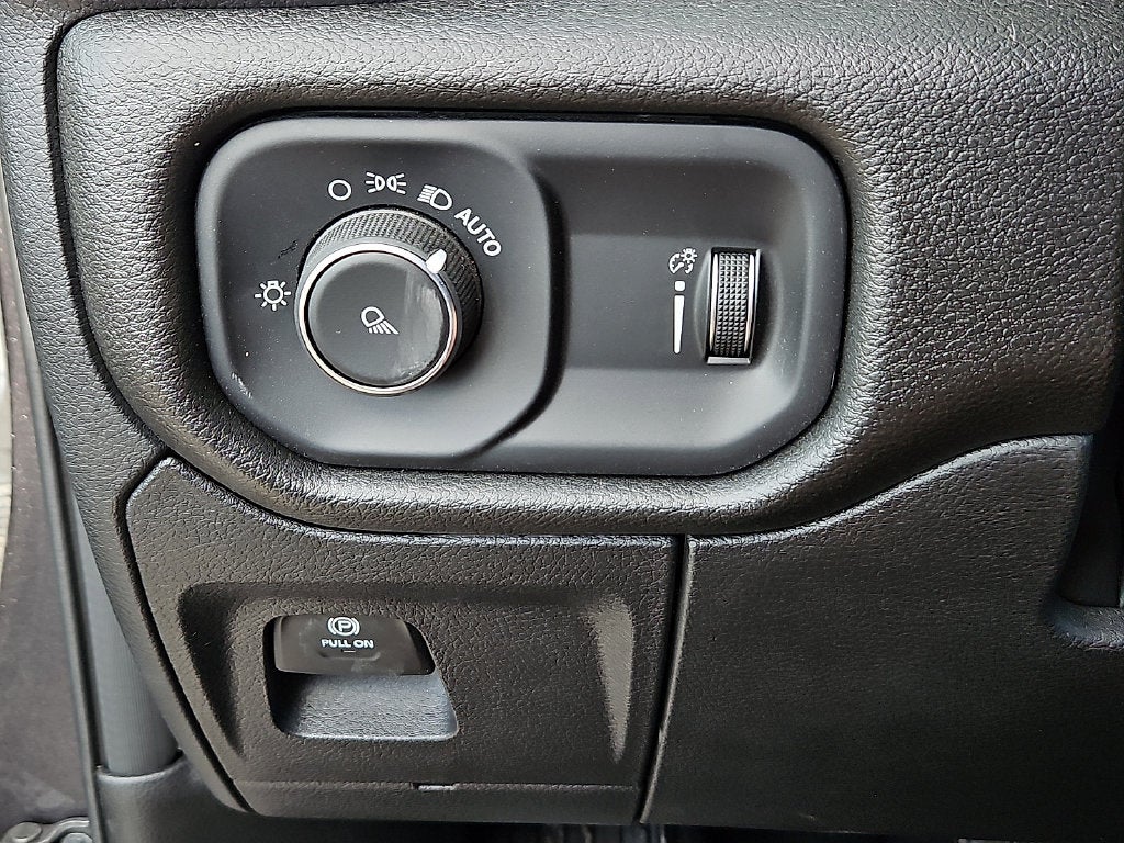 2026 RAM 1500 RAM 1500 TRADESMAN CREW CAB 4X4 5'7' BOX