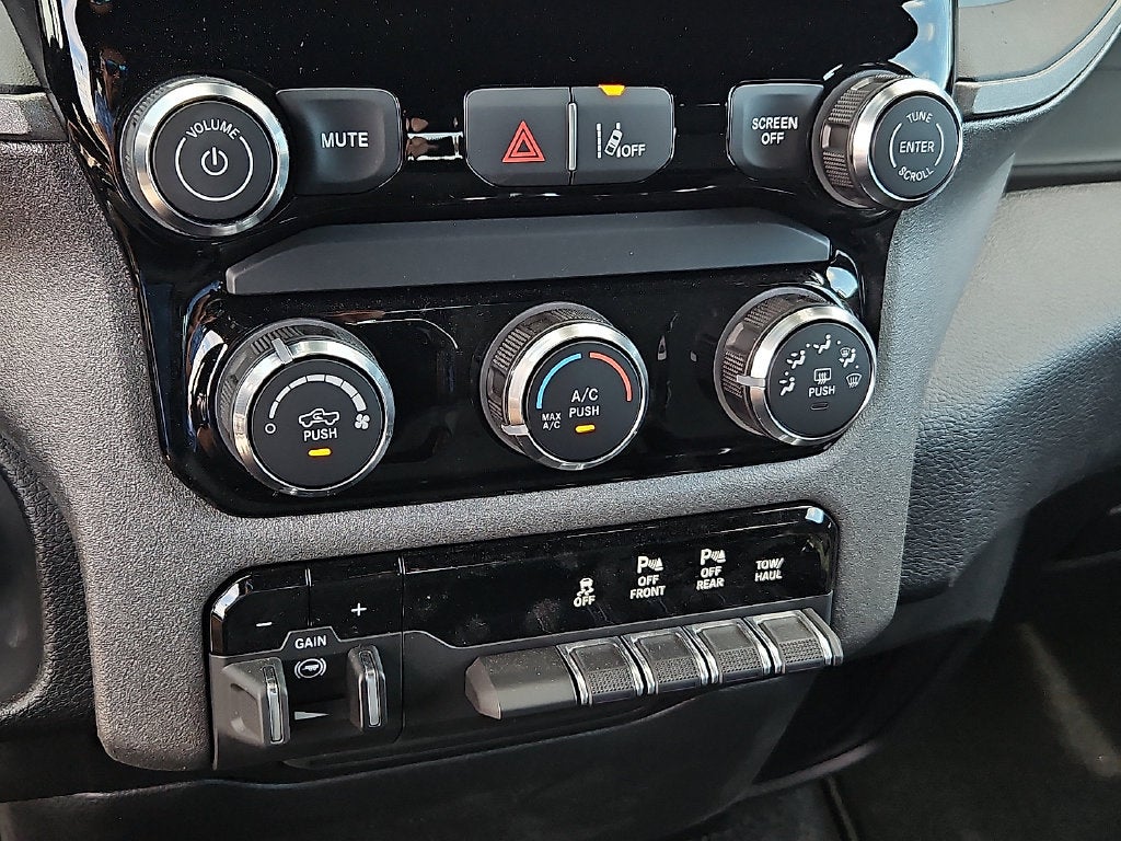 2026 RAM 1500 RAM 1500 TRADESMAN CREW CAB 4X4 5'7' BOX