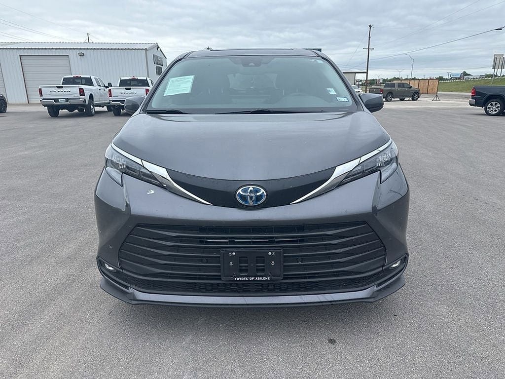 2025 Toyota Sienna XLE 8 Passenger