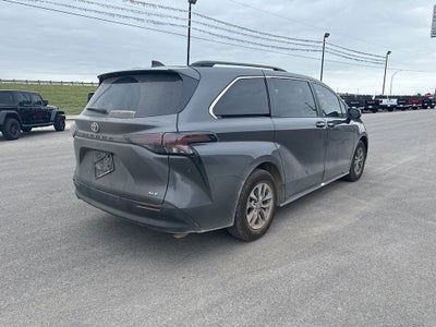 2025 Toyota Sienna XLE 8 Passenger