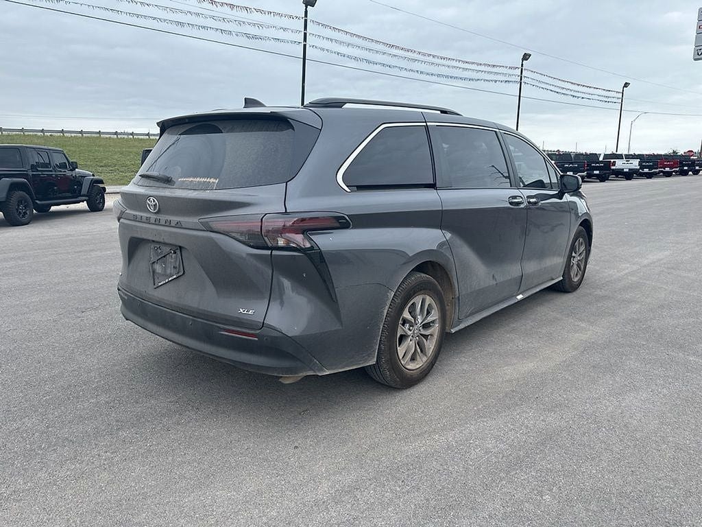 2025 Toyota Sienna XLE 8 Passenger