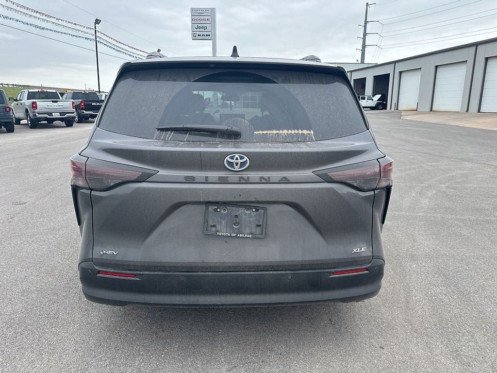 2025 Toyota Sienna XLE 8 Passenger