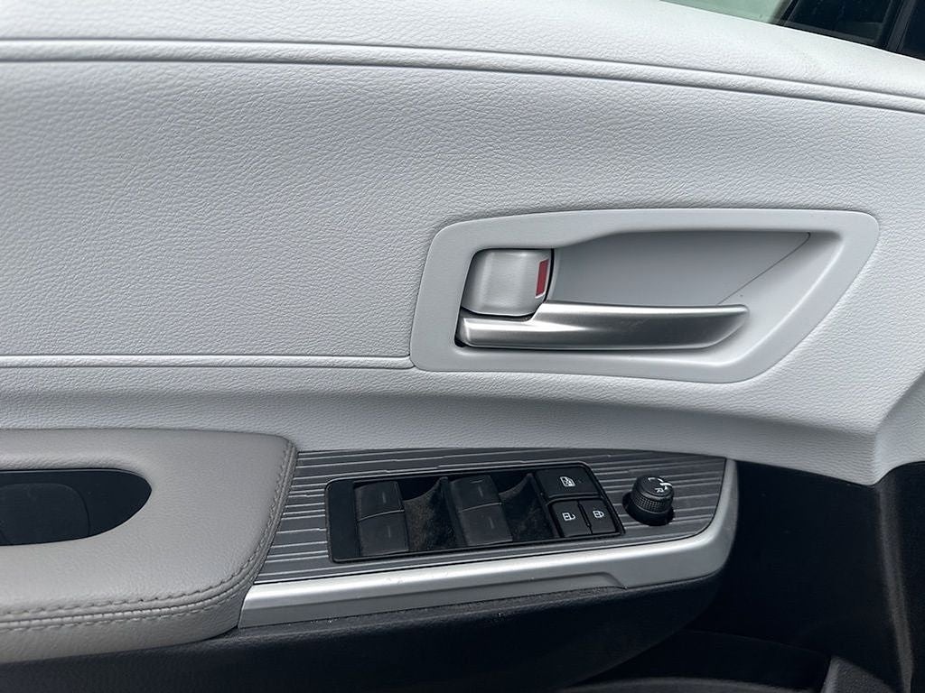2025 Toyota Sienna XLE 8 Passenger